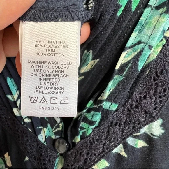 CeCe Breeze Boutique Navy Blue Floral Flutter Jumpsuit Romper Women’s Size 10 - Picture 9 of 15